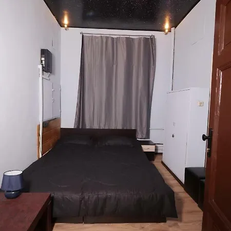 Top Center - Very Comfortable Private